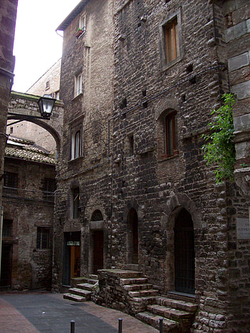 Perugia, Italian pride, Guided by principle, Rich history HD phone wallpaper