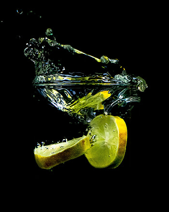 Water, Food, Spray, Lemon, Lobules, Slices HD phone wallpaper