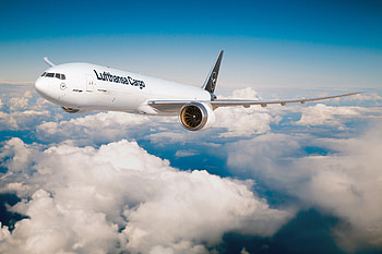 Lufthansa, CEO support for Boeing, Aviation industry news HD wallpaper