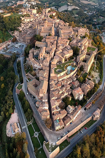 Urbino city, Italy HD phone wallpaper