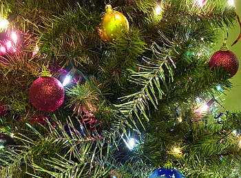 Holidays, New Year, Holiday, Christmas Decorations, Christmas Tree Toys, Christmas Tree, Tinsel, Garland, Balls, Garlands HD wallpaper