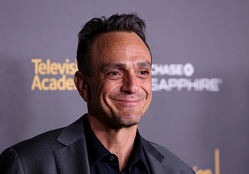 Hank Azaria movies, Apologize to Indian, Voicing Apu, Indiewire HD wallpaper