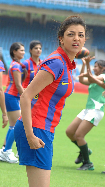 Kajal agarwal, thupakki, tamil movie HD phone wallpaper