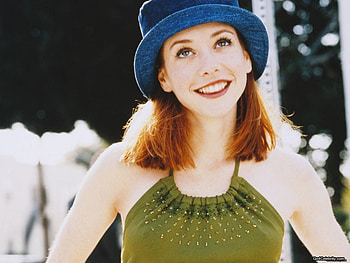 Alyson Hannigan, smile, green, red hair, actress, blue hat, female HD wallpaper