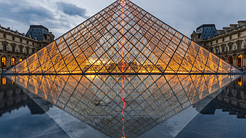 Nestled in Paris, Magnificent collections, Rich cultural history, Art lovers' paradise HD wallpaper