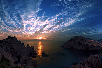 Beautiful sunrise, blue sky view, coast HD wallpaper