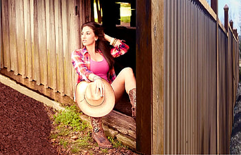 Cowgirl Rest.., style, barn, cowgirl, fun, brunettes, fashion, outdoors, ranch, girls, women, models, boots, western, hats, female HD wallpaper