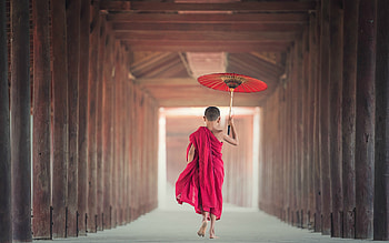 Little monk, umbrella, parasol, copil, bloy, little, buddhism, red, monk, child HD wallpaper