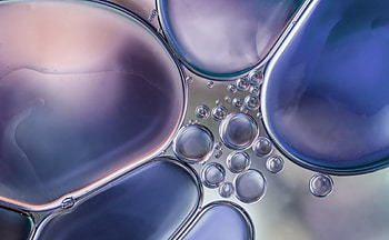 Oil bubbles in water, blue, oil, purple, pink, texture, glass, luminos, bubbles, water HD wallpaper