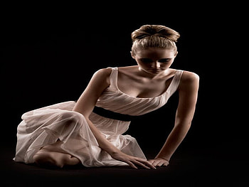 BROKEN HEART, sad, white, black, alone, woman HD wallpaper
