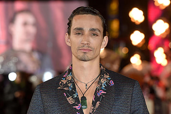 Robert Sheehan humor in tragedy, Unique perspective, Finding light in darkness, Inspiring outlook HD wallpaper