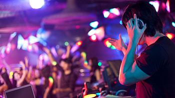 Rio de Janeiro nightlife, Nightclub tour, Dynamic atmosphere, Vibrant energy HD wallpaper