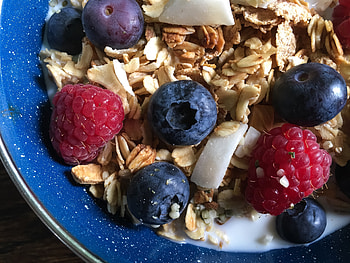 Food, Raspberry, Bilberries, Milk, Porridge, Granola HD wallpaper