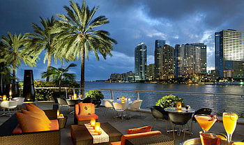 Miami Skyline, Tropical paradise, Beachfront city, Art Deco architecture HD wallpaper