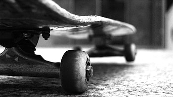Huge skateboard , Bold designs, Thrilling stunts, Gravity-defying tricks HD wallpaper