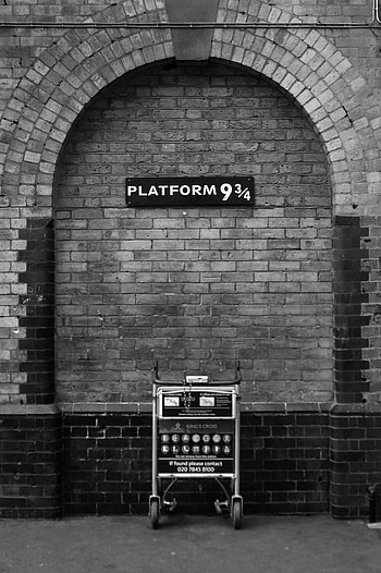 Platform 9 3/4 movies, Platform , Harry Potter lore, Magical entryway HD phone wallpaper