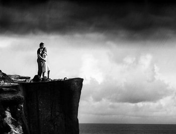 New Moon: On the Cliff, eclipse, cullen, taylor lautner, bella, new moon, twilight, robert pattinson, edward, jacob black, bella swan, breaking dawn, kristen stewart HD wallpaper