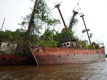 Shipwreck, boat, sand, ashore, washed up, water, land, ocean HD wallpaper