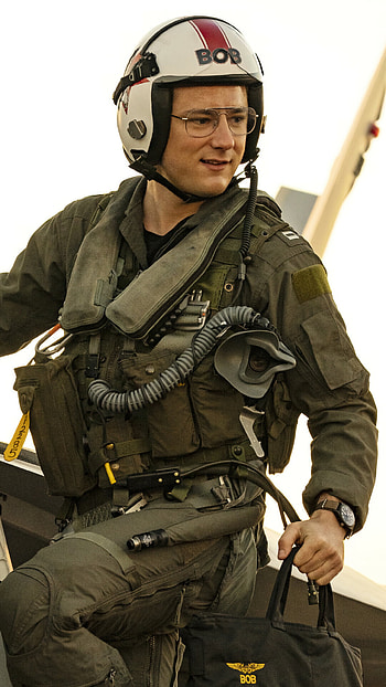 Lewis Pullman, Top Gun: Maverick HD phone wallpaper