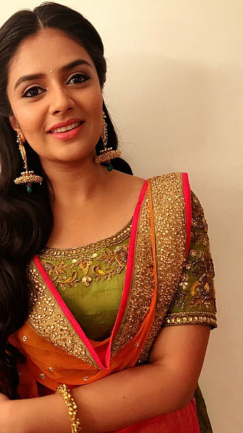 Sreemukhi, telugu actress, anchor HD phone wallpaper