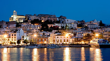 seaside town at night, shore, town, lights, boats HD wallpaper