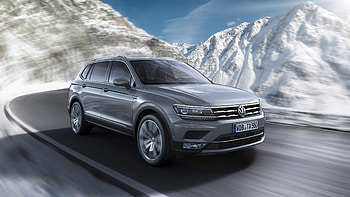 Volkswagen Tiguan, Stylish SUV, Sleek design, Adventure-ready HD wallpaper