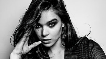Hailee Steinfeld Damon Baker hoot For Armani Beauty , hailee-steinfeld, celebrities, girls, music, monochrome, black-and-white HD wallpaper