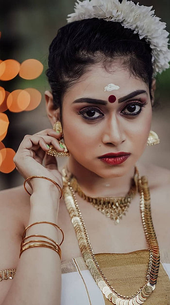 Janaki Sudheer, mallu actress, kerala matrimonial HD phone wallpaper