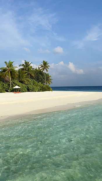 Mirihi island, Maledives paradise, Luxury getaway, Tropical heaven HD phone wallpaper