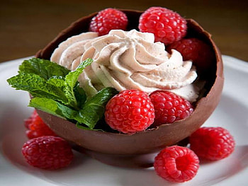Dessert for my Lovely friend Shebina :), chocolate, yummie, raspberries, cream HD wallpaper