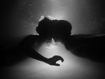 Underwater, kiss, love, black and white HD wallpaper