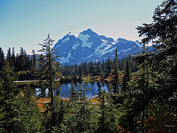 Mount Shuksan, lake, washington, fall, mirror lake, mount baker, usa, lake, scenery, pacific northwest, ski, trees, autumn, sky, mountains, forest HD wallpaper