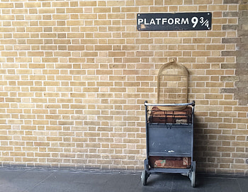 Platform 9 3/4 movies, Platform , Harry Potter lore, Magical entryway HD wallpaper