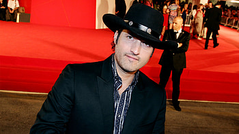 Univision, Robert Rodriguez's El Rey, Upfronts investment, Television industry HD wallpaper