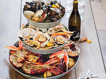Grilled seafood tower, Saveur, Seafood delicacies, Seafood platter HD wallpaper