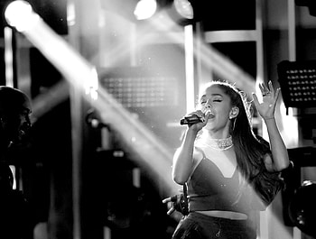 Ariana Grande Life Performance, ariana-grande, celebrities, music, girls, monochrome, black-and-white HD wallpaper