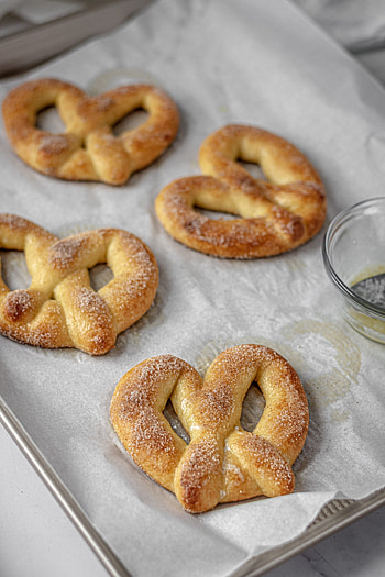 Cinnamon sugar, Pretzel HD phone wallpaper