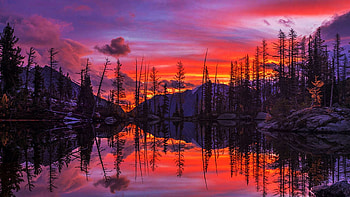 Symmetrical sunrise fire upon an alpine lake in Washington State, colors, clouds, landscape, sky, mountains, water, reflections, usa, trees HD wallpaper