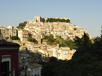 Modica to Ragusa, Sicilian journey, Historic towns, Travel inspiration HD wallpaper