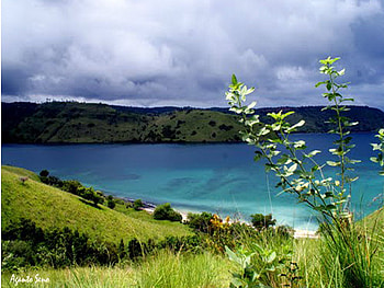 Blue water at Loh Ginggo, bluewater, grass, indonesia, water, lake HD wallpaper