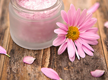 With Love, wooden, daisies, daisy, petals, flower, nature, flowers, spa, pink petals HD wallpaper