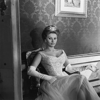 Sophia Loren movies, collection, Iconic shots, Timeless beauty HD phone wallpaper