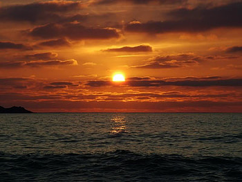 A Closer Look, clouds, sky, water, sun HD wallpaper