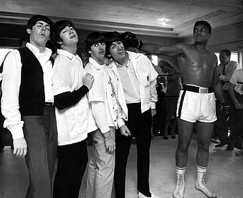 Cassius Clay hits the Beatles, Pop music, Paul McCartney, Cassius Clay, Mohammed Ali, John Lennon, 1964, George Harrison, Boxing, Ringo Starr, The Beatles HD wallpaper