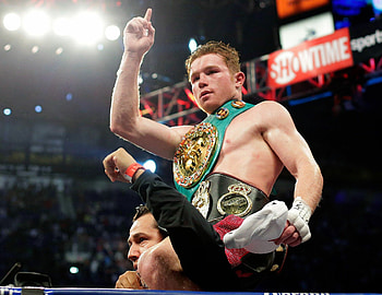 Saul Alvarez, Striking poses, Cool vibes, Fashion icon HD wallpaper