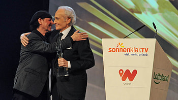 Jose Carreras, Golden Sun award, Recognition of excellence, Leukemia foundation accolade HD wallpaper