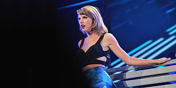 Red lips, live event, performance, Taylor Swift HD wallpaper