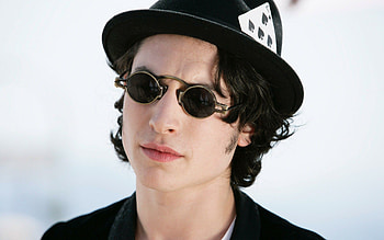 Ezra Miller, Hollywood celebrity, Striking poses, Fashion icon HD wallpaper