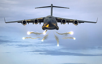 Boeing C-17 Globemaster III, heat targets, US military transport aircraft, US Air Force, Infrared countermeasure, IRCM, US military aircraft, C-17, USA, shoots off false heat targets HD wallpaper