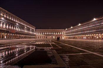 St. Mark's Square, Night view, Venice HD wallpaper